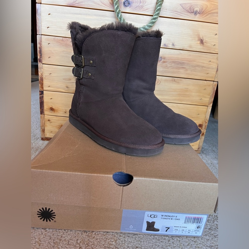 LIKE NEW Ugg Renley II Boots Chocolate